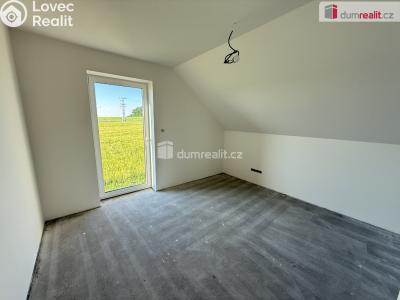 Prodej rodinného domu Svárov, Pod Větrolamem č. 17